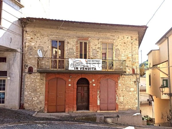 casa indipendente in vendita ad Oliveto Citra