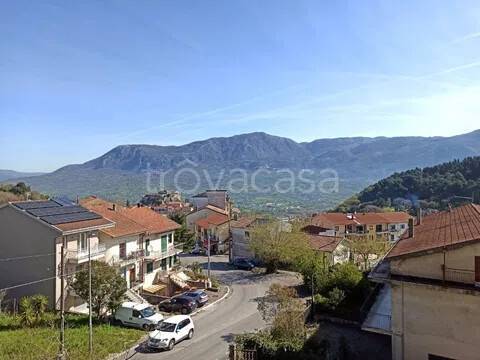 appartamento in vendita ad Oliveto Citra