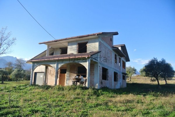 casa indipendente in vendita ad Oliveto Citra