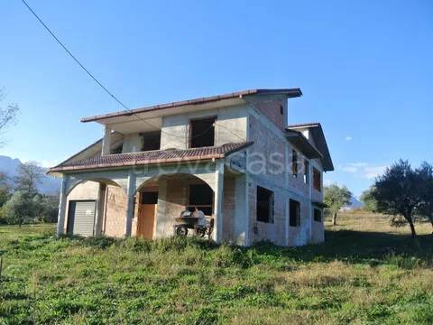 casa indipendente in vendita ad Oliveto Citra