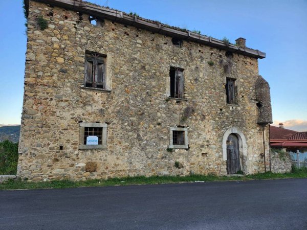 intera palazzina in vendita ad Omignano in zona Cerreta
