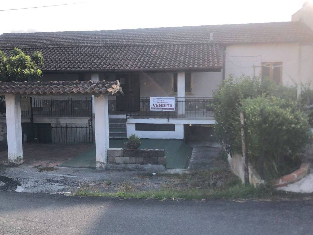 casa indipendente in vendita ad Omignano in zona Cerreta