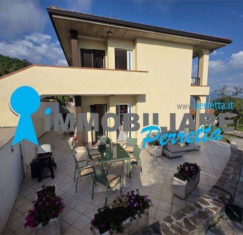 casa indipendente in vendita a Padula