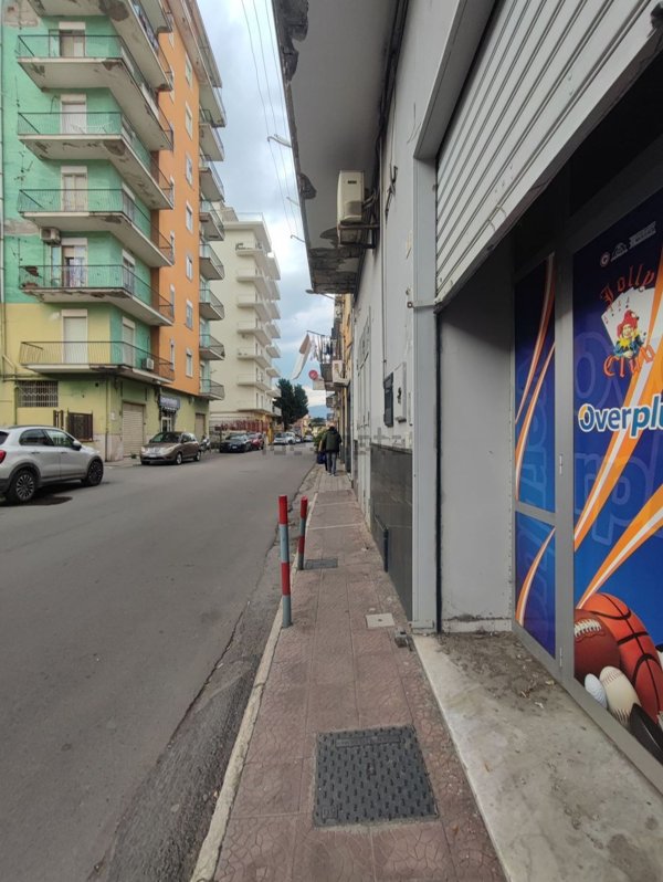 locale commerciale in vendita a Pagani