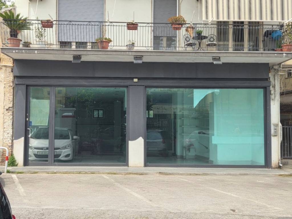 negozio in vendita a Pagani