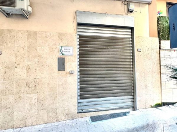 negozio in vendita a Pagani