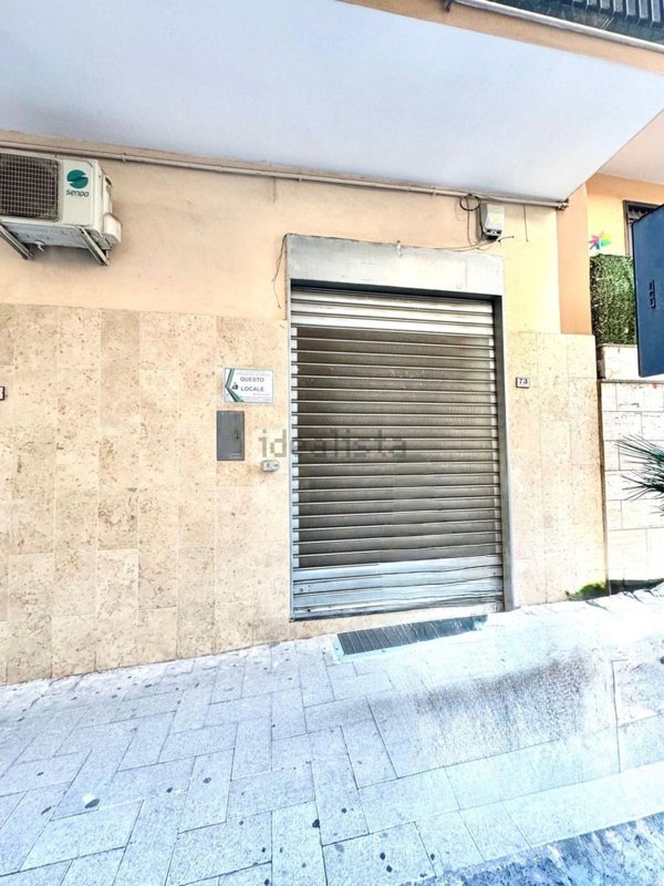 locale commerciale in vendita a Pagani