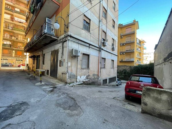 locale commerciale in vendita a Pagani