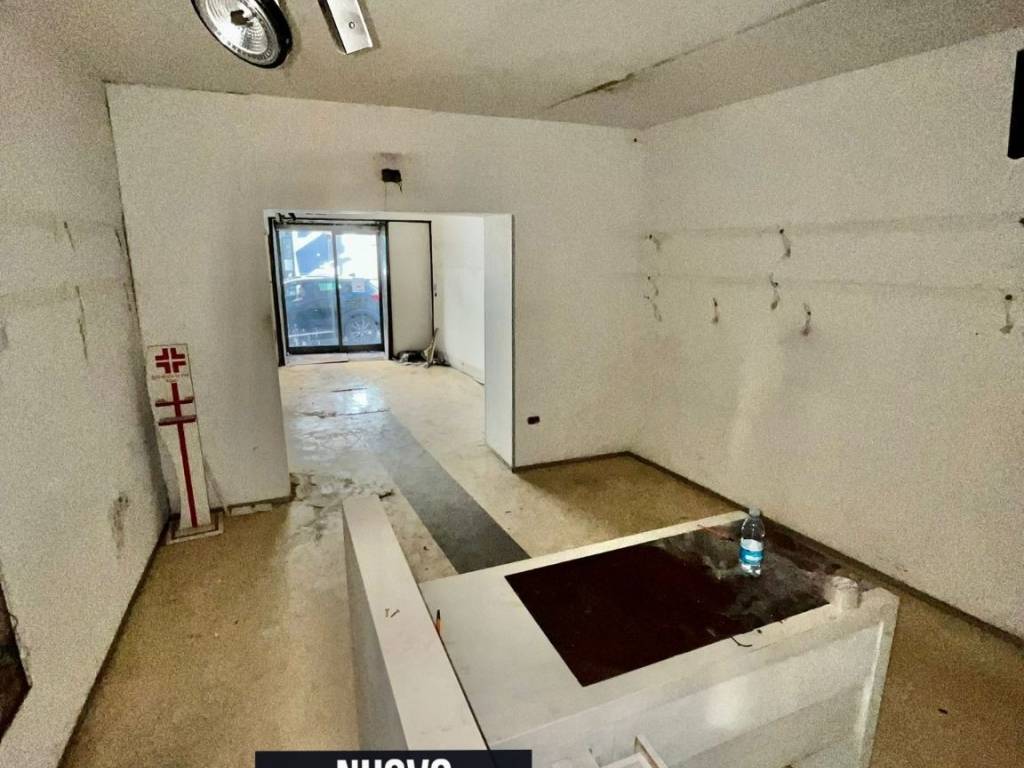 negozio in vendita a Pagani