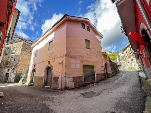 casa indipendente in vendita a Pellezzano