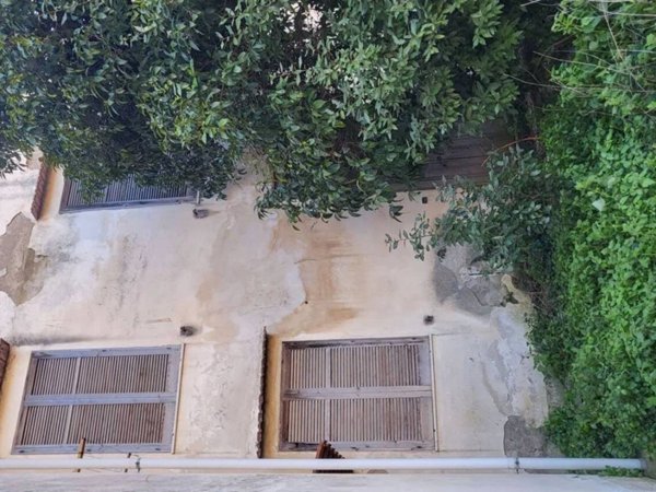 esavano in vendita a Pellezzano in zona Capriglia
