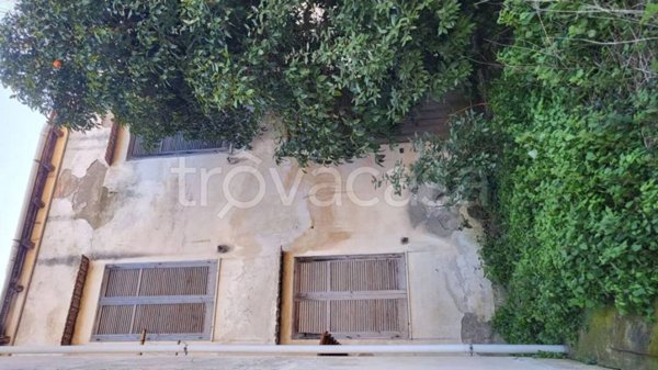 casa indipendente in vendita a Pellezzano in zona Capriglia