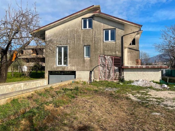 casa semindipendente in vendita a Pellezzano in zona Coperchia