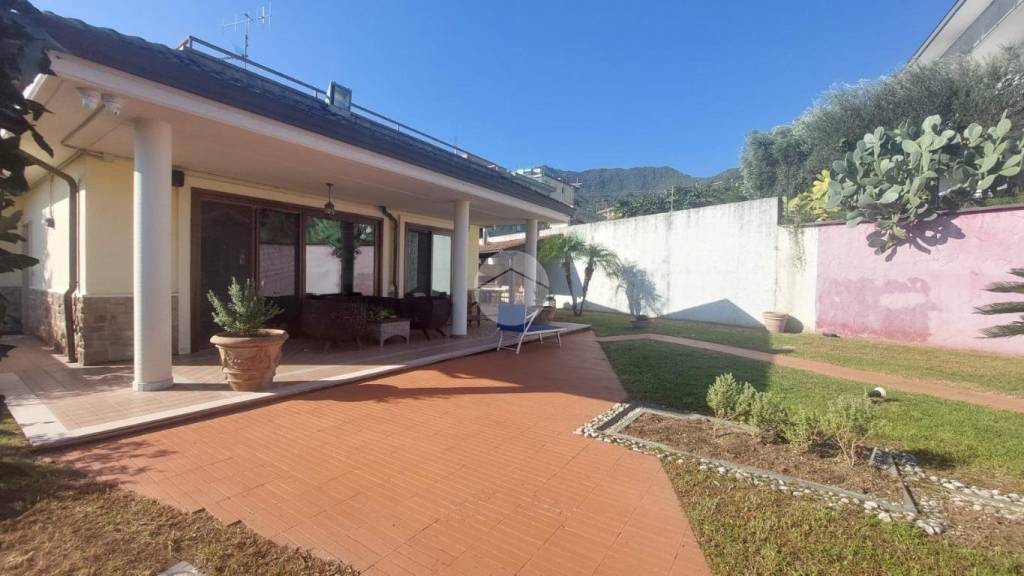 casa indipendente in vendita a Pellezzano