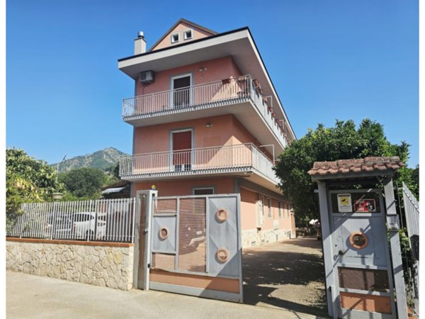 appartamento in vendita a Pellezzano in zona Cologna