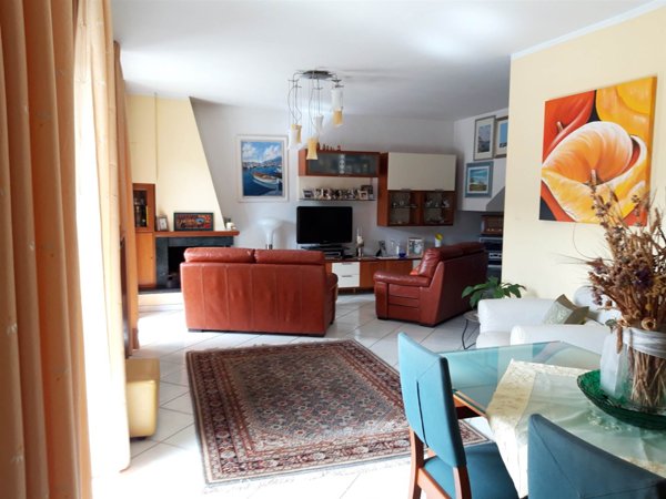 casa indipendente in vendita a Pellezzano in zona Cologna