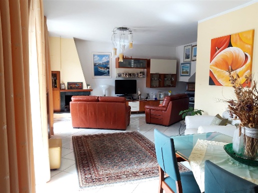 casa indipendente in vendita a Pellezzano in zona Cologna