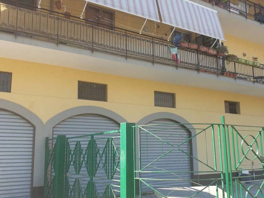 negozio in vendita a Pellezzano in zona Cologna