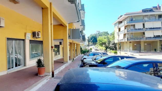 negozio in vendita a Pellezzano