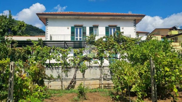 casa indipendente in vendita a Pellezzano