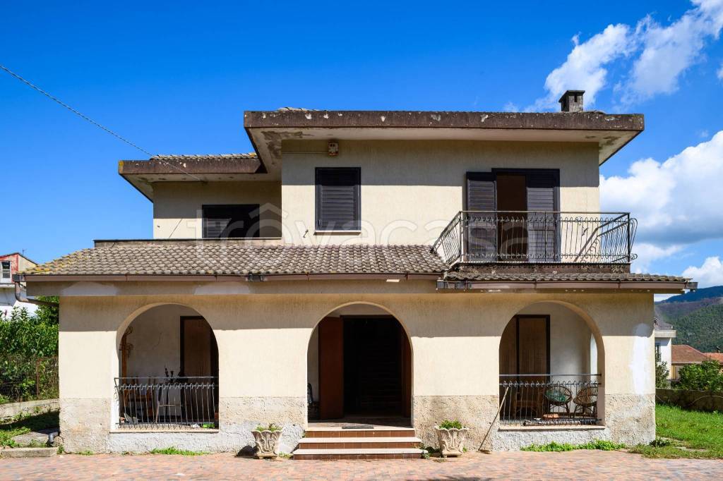 casa indipendente in vendita a Pellezzano in zona Coperchia