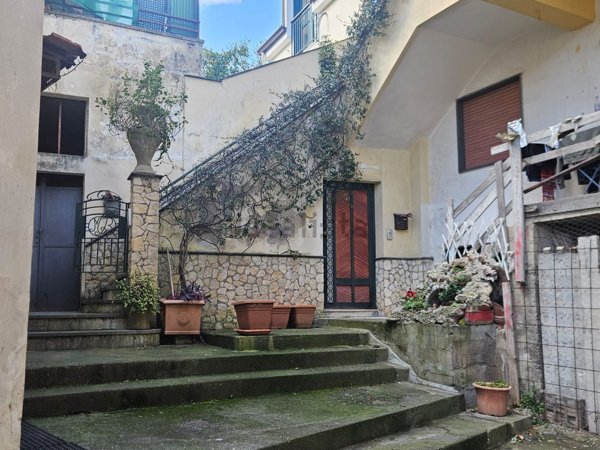casa indipendente in vendita a Pellezzano in zona Coperchia