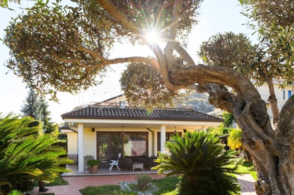 casa indipendente in vendita a Pellezzano