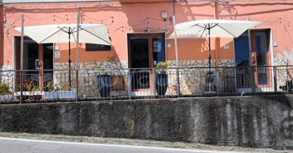 negozio in vendita a Pellezzano in zona Capriglia