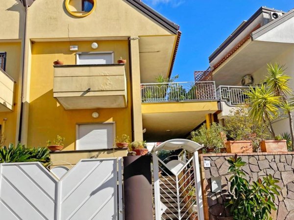 casa indipendente in vendita a Pellezzano