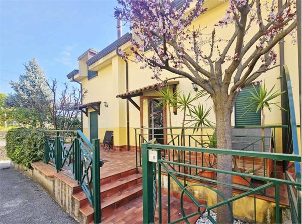 casa indipendente in vendita a Pellezzano