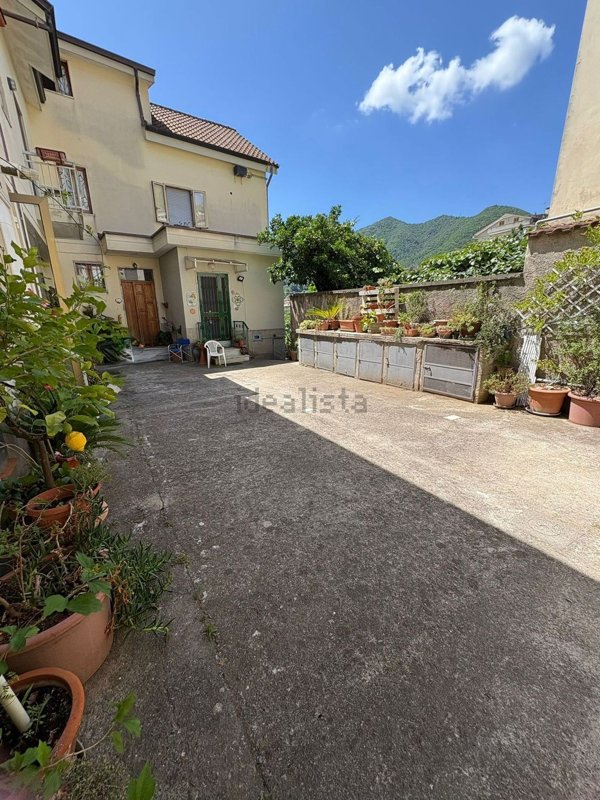 casa semindipendente in vendita a Pellezzano