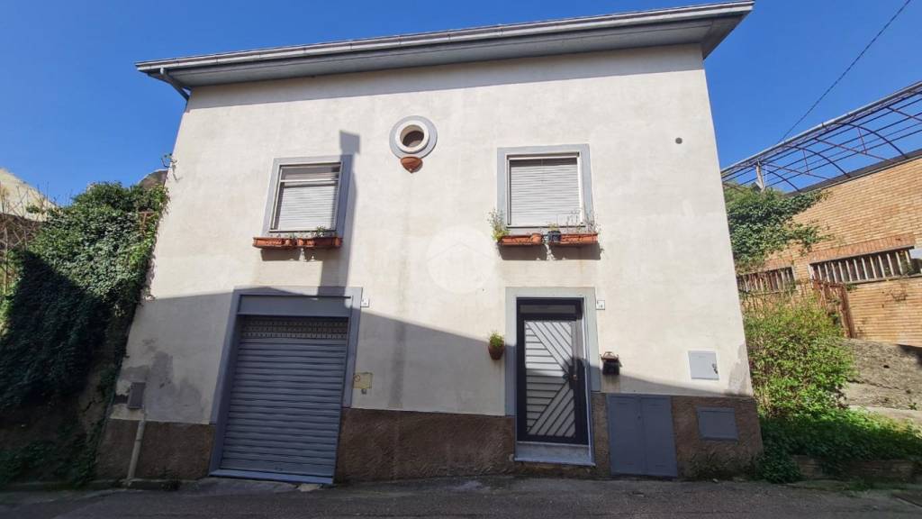 casa indipendente in vendita a Pellezzano