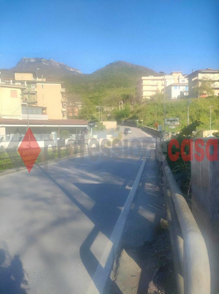 negozio in vendita a Pellezzano in zona Cologna