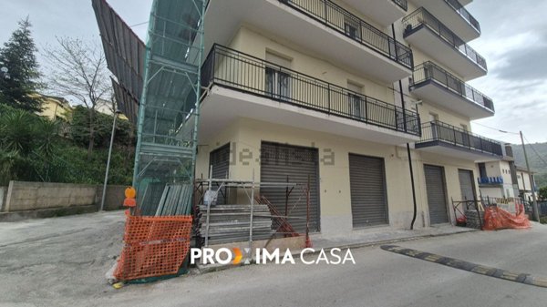 locale commerciale in vendita a Pellezzano