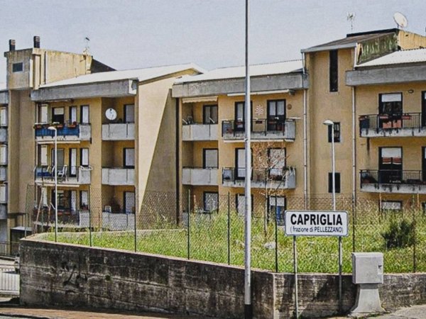 negozio in vendita a Pellezzano in zona Capriglia