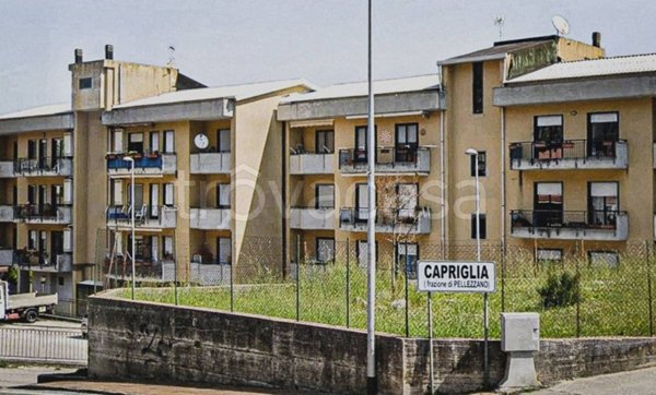 negozio in vendita a Pellezzano in zona Capriglia