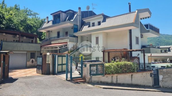 casa indipendente in vendita a Pellezzano in zona Cologna