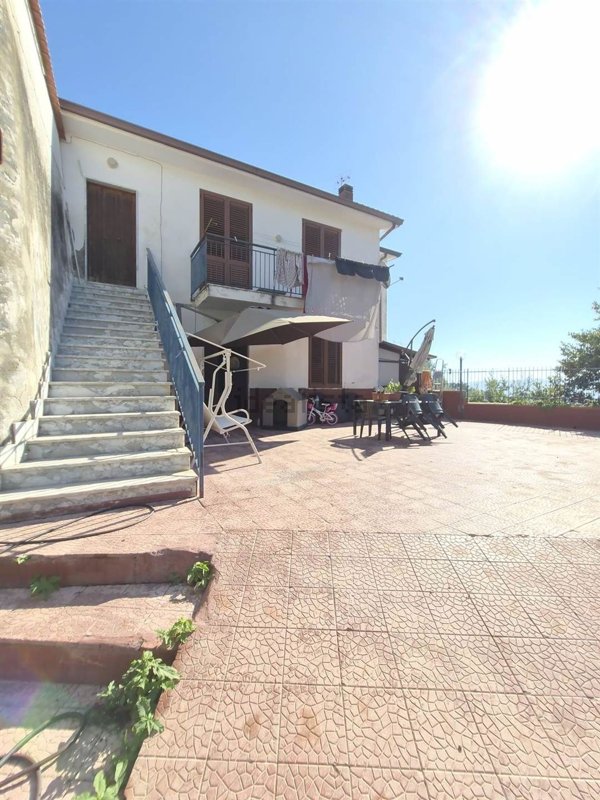 casa indipendente in vendita a Pellezzano in zona Coperchia