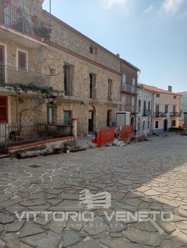casa indipendente in vendita a Perdifumo in zona Mercato Cilento