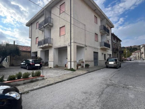 intera palazzina in vendita a Perdifumo in zona Mercato Cilento