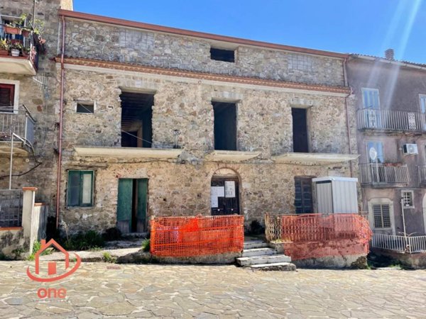 casa indipendente in vendita a Perdifumo in zona Mercato Cilento