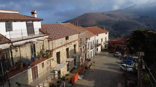 casa indipendente in vendita a Perdifumo in zona Mercato Cilento