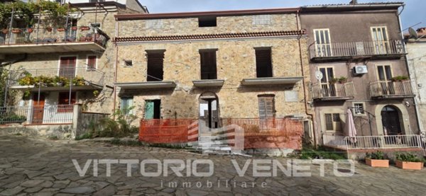 casa indipendente in vendita a Perdifumo in zona Mercato Cilento