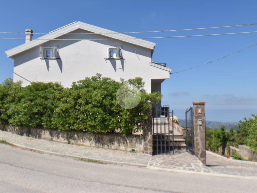 casa indipendente in vendita a Perdifumo in zona Mercato Cilento