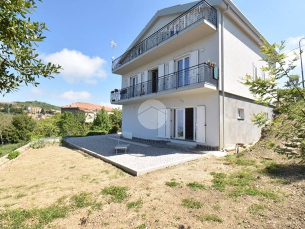 casa indipendente in vendita a Perdifumo in zona Mercato Cilento