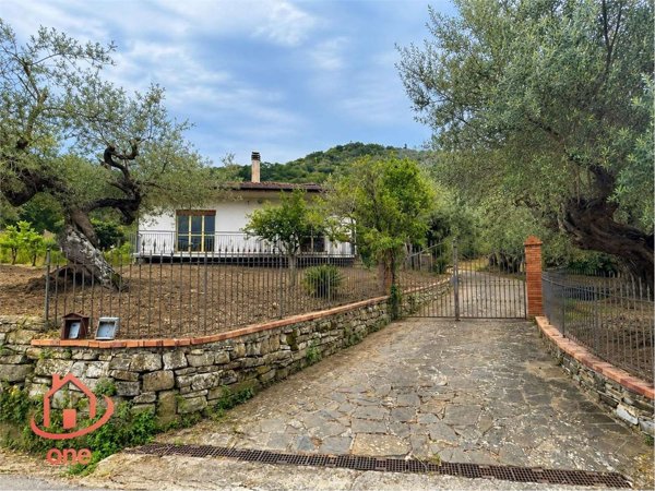 casa indipendente in vendita a Perdifumo