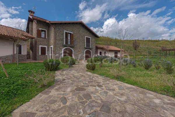 casa indipendente in vendita a Perito