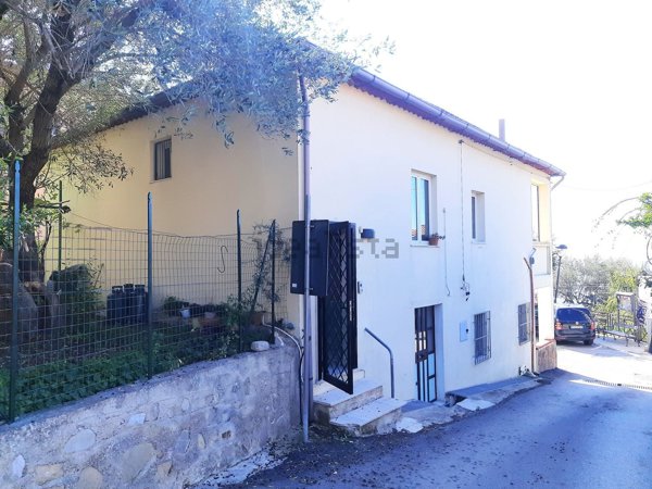 casa indipendente in vendita a Pisciotta in zona Caprioli