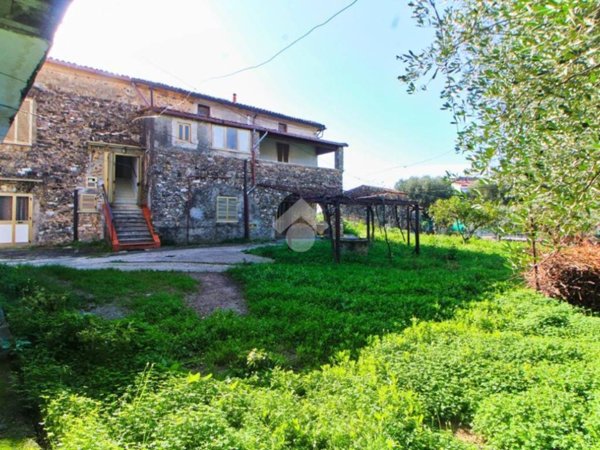 casa semindipendente in vendita a Pisciotta in zona Caprioli
