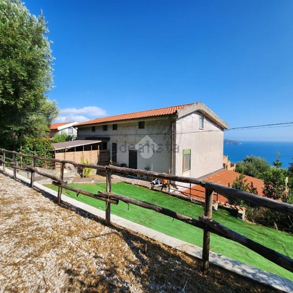appartamento in vendita a Pisciotta in zona Caprioli